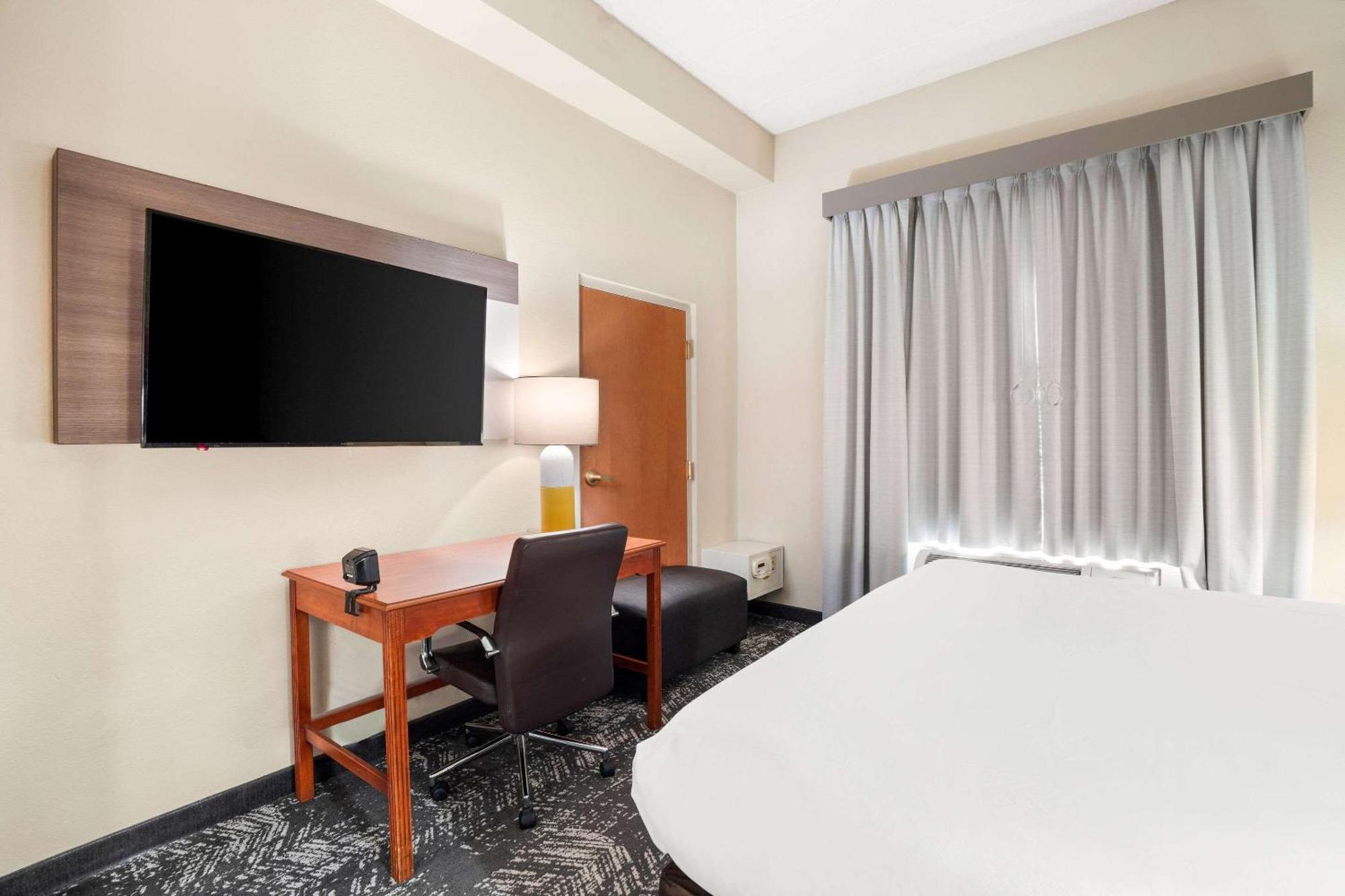 Comfort Suites Columbia At Harbison Exterior foto