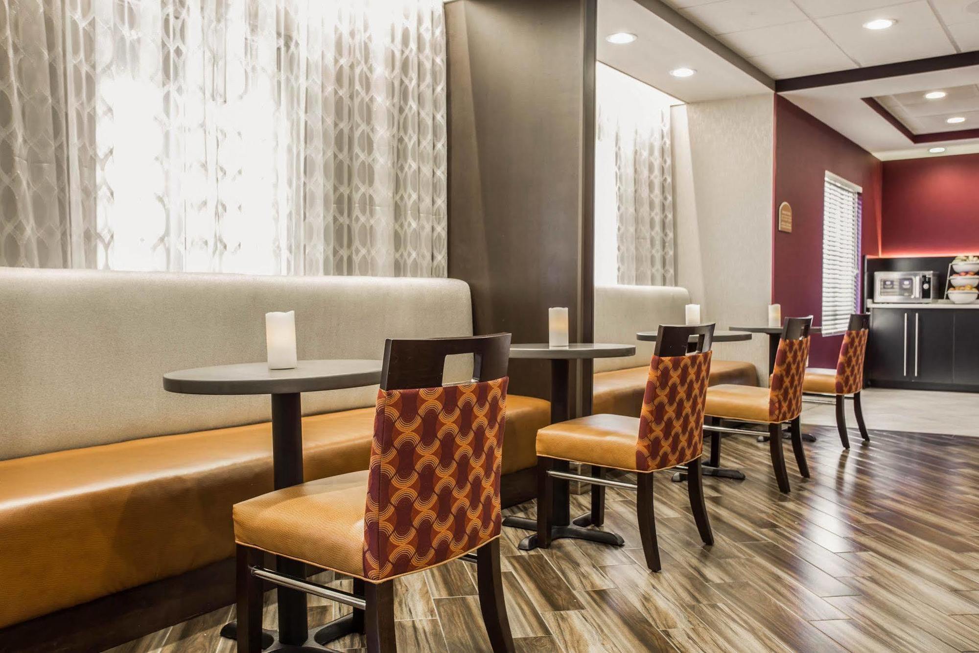 Comfort Suites Columbia At Harbison Exterior foto